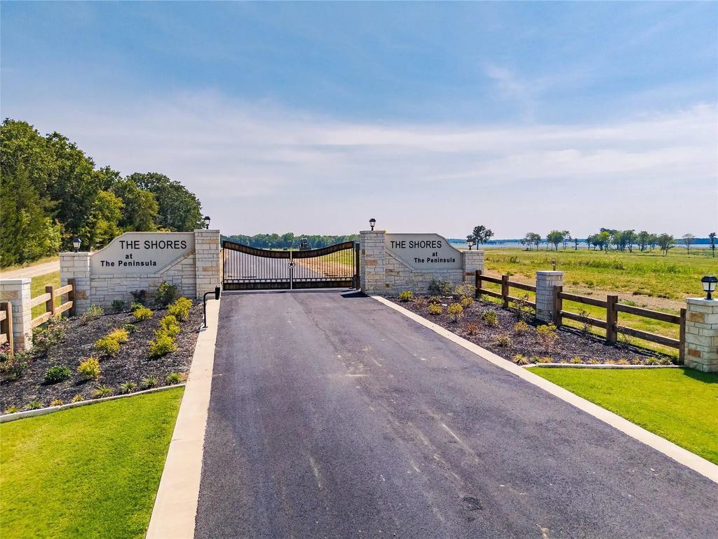 651 Shores Drive, Honey Grove