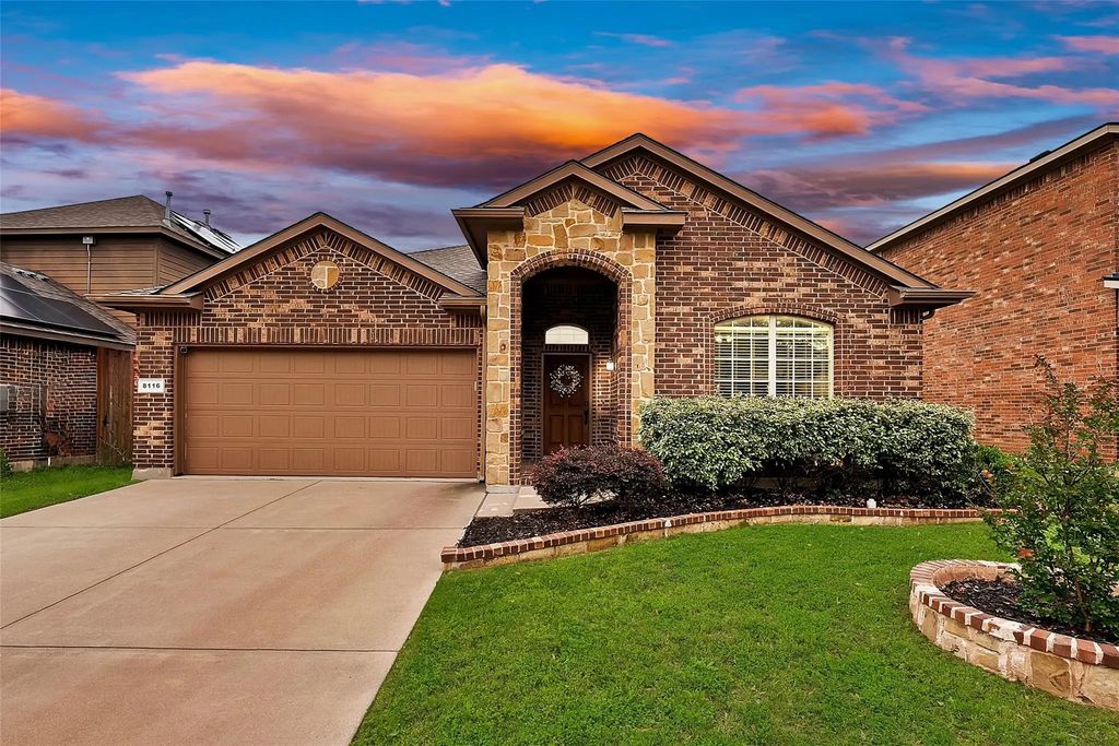 8116 Misty Water Drive, Fort Worth