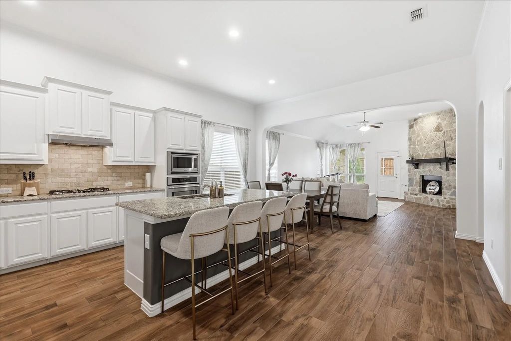 215 Equestrian Road, Hickory Creek
