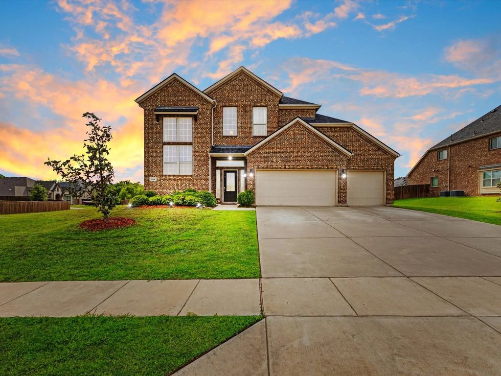 614 Woodridge Drive, Oak Point