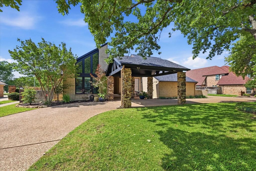 301 Chapelwood Drive, Colleyville