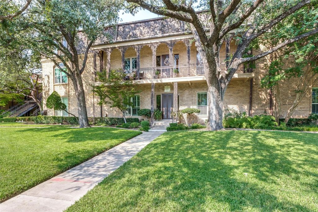4312 Bellaire Drive S 204, Fort Worth