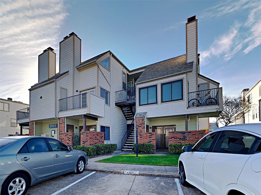 3121 Sondra Drive 208, Fort Worth