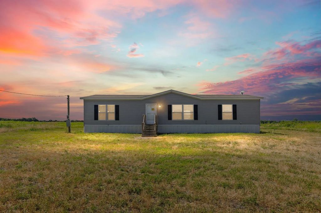 3828 Farm Road 272, Celeste
