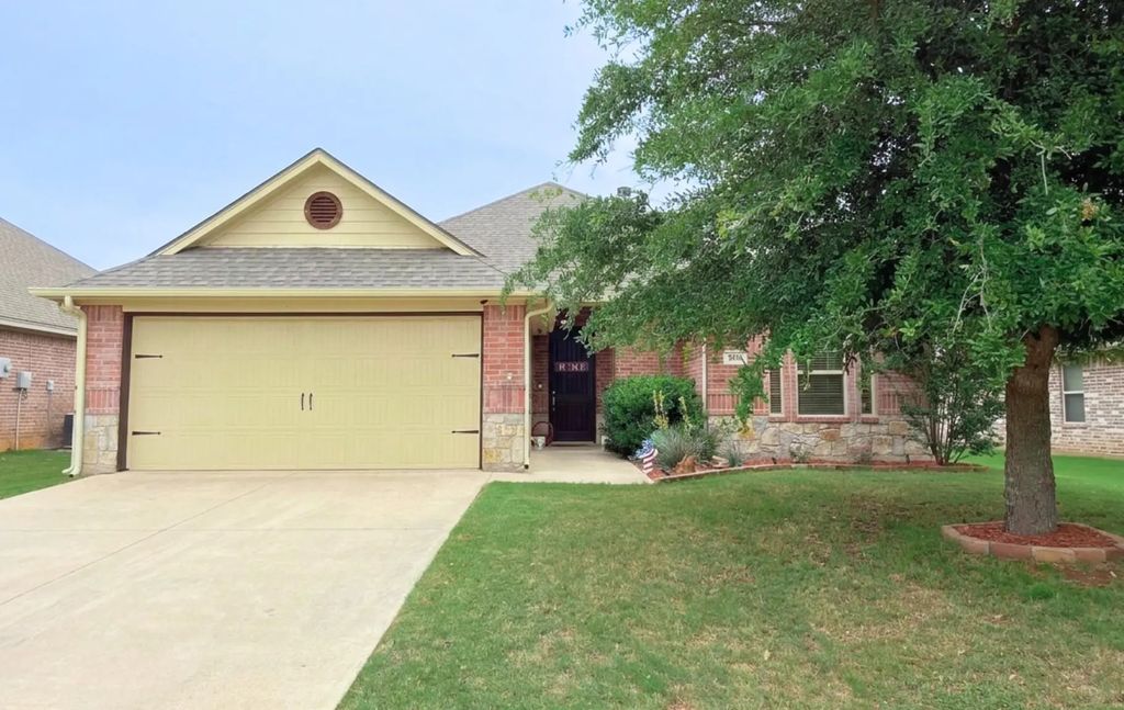 109 Donna Circle, Granbury
