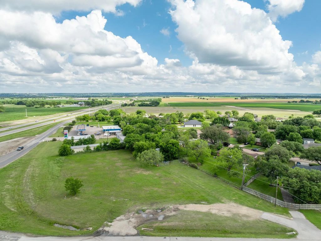 5153 N Hwy 6, Woodway