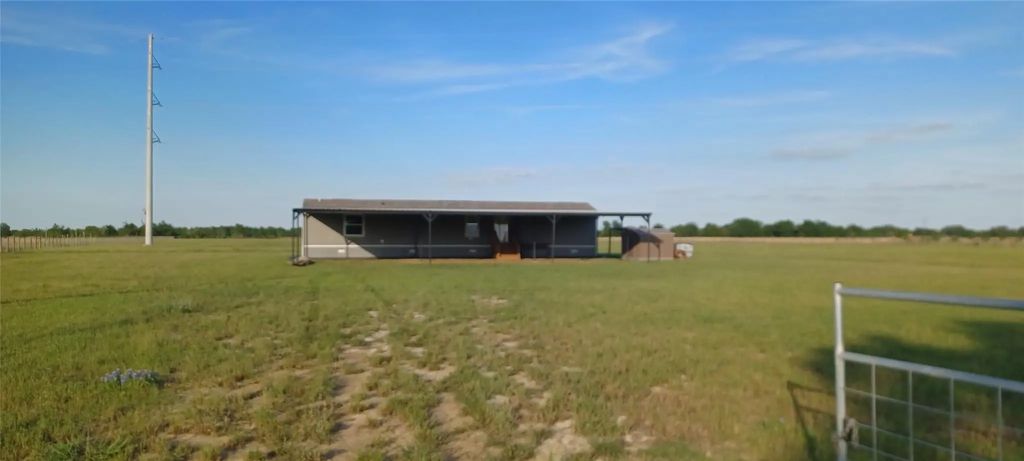 9059 County Road 4220, Kerens