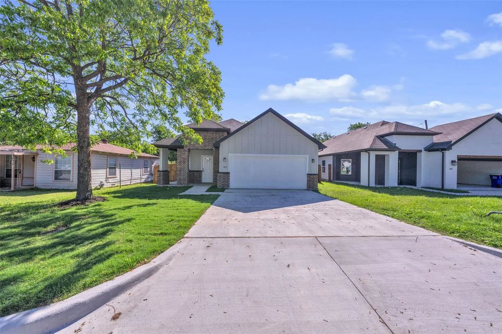 303 Pemberton Street, White Settlement