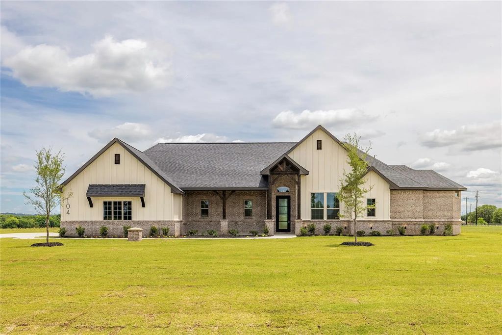 104 Prairie Winds Drive, Poolville