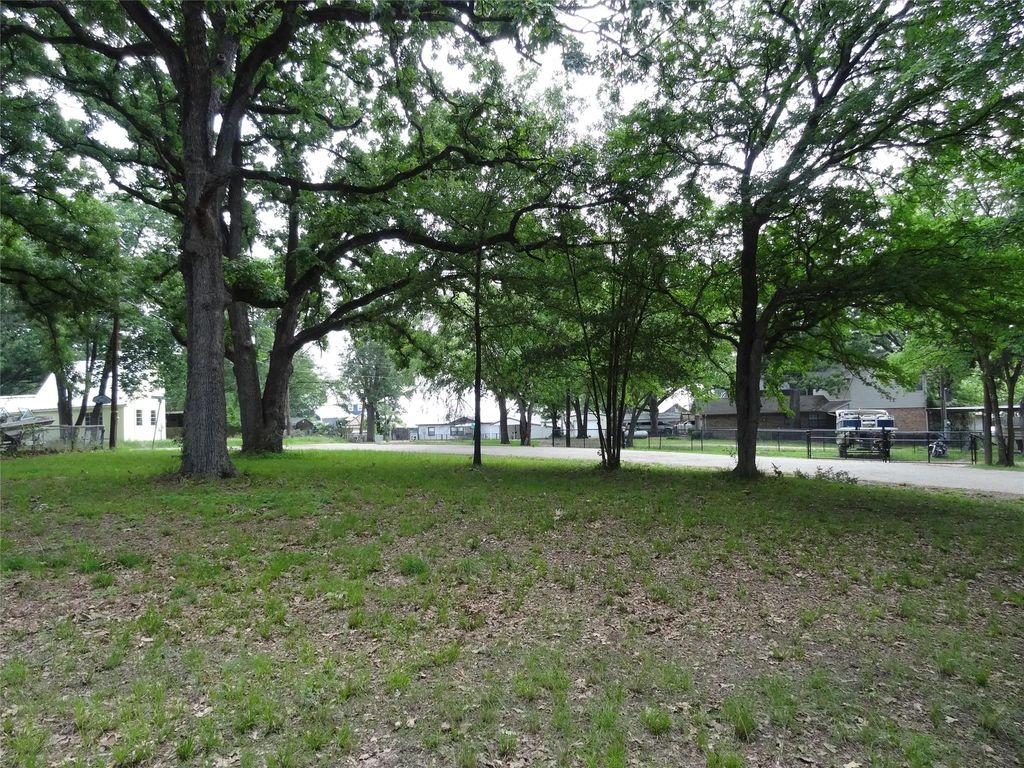 106 Lakewood Drive, Mabank