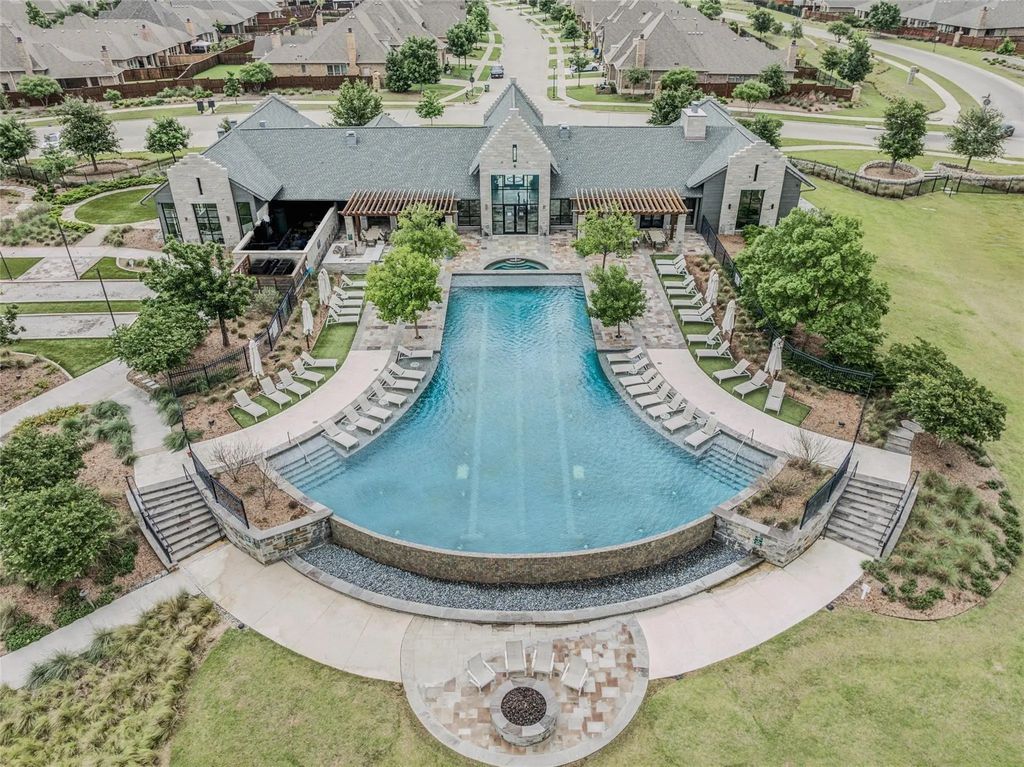 2825 London, The Colony