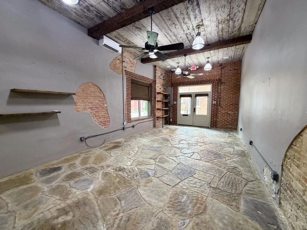 113 W Knox Street 300, Ennis