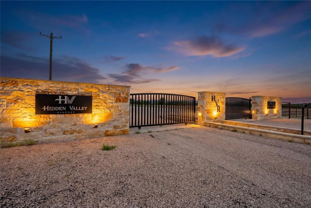 1076 Valley Timbers Court, Glen Rose