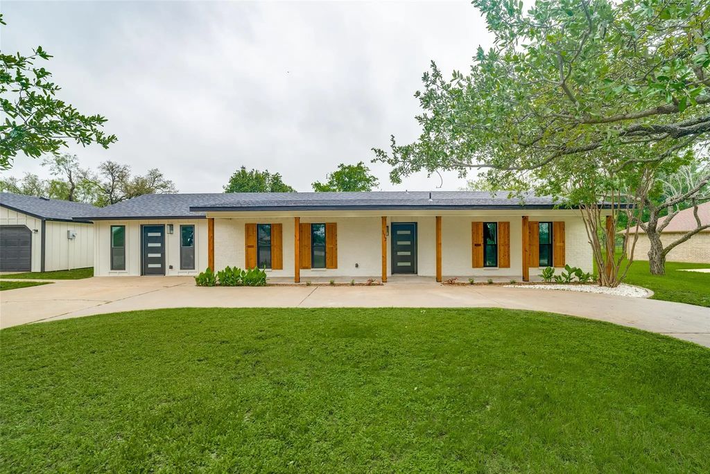 512 Grandview Drive, Granbury