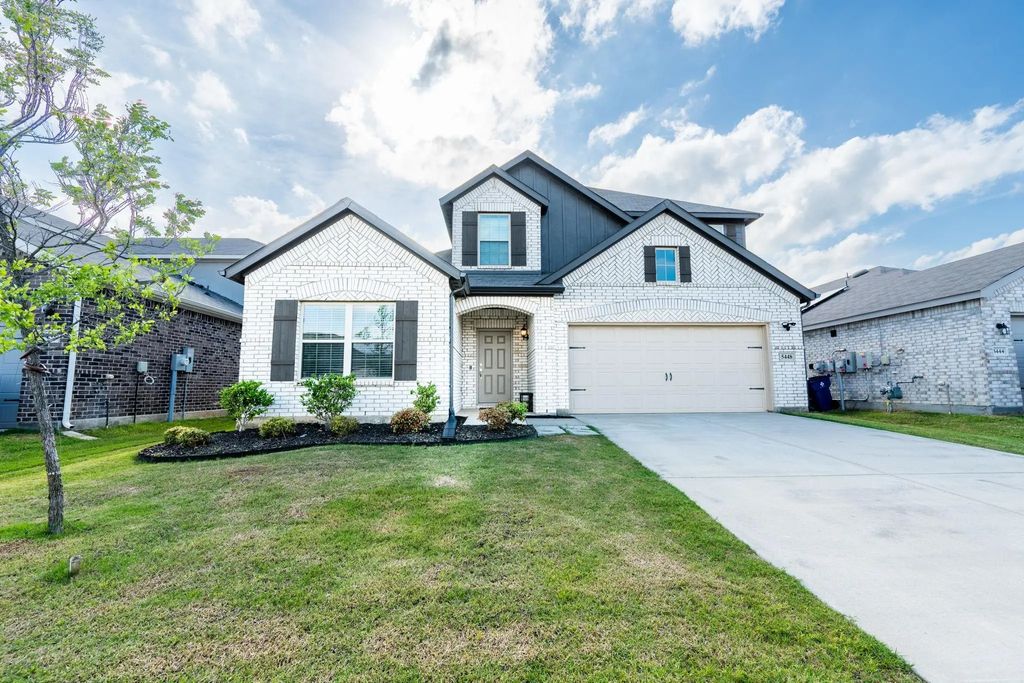 5448 Agalinis Avenue, Royse City