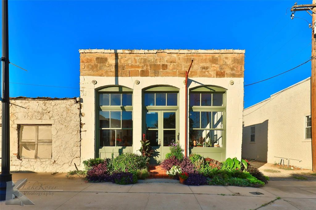 306 Conrad Hilton St Boulevard, Cisco
