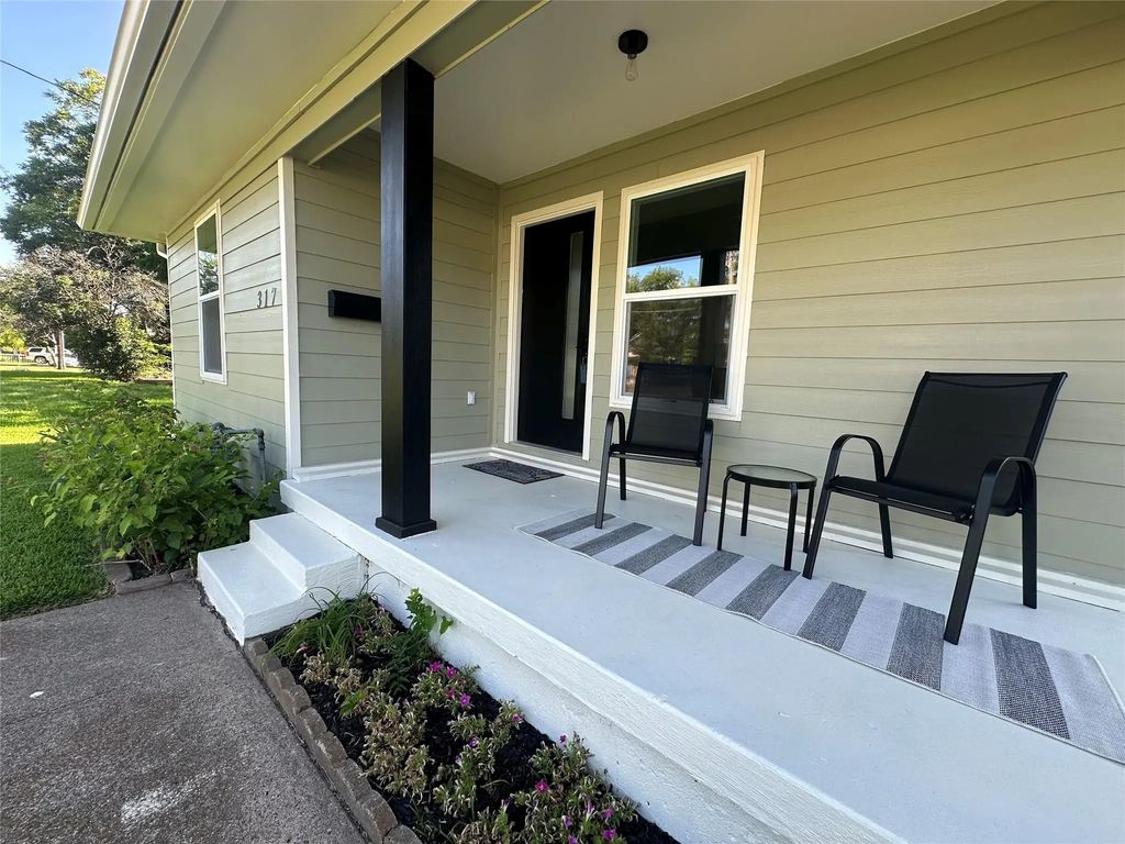 317 S Walker Street, Mesquite