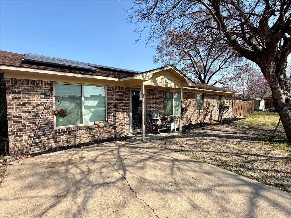 305 S 1st Street, Crandall