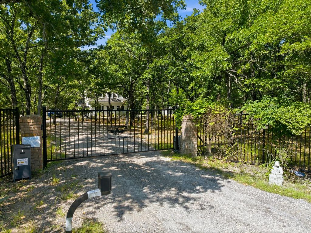 10670 County Road 2450, Terrell