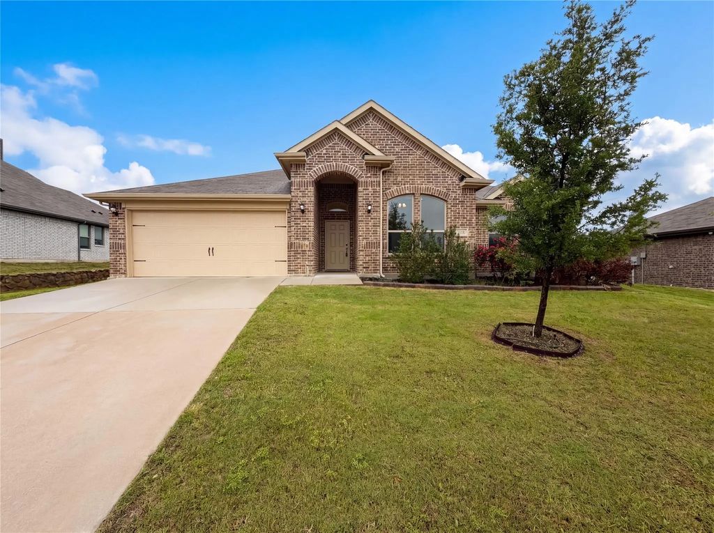 1631 Glade Meadows Drive, Burleson