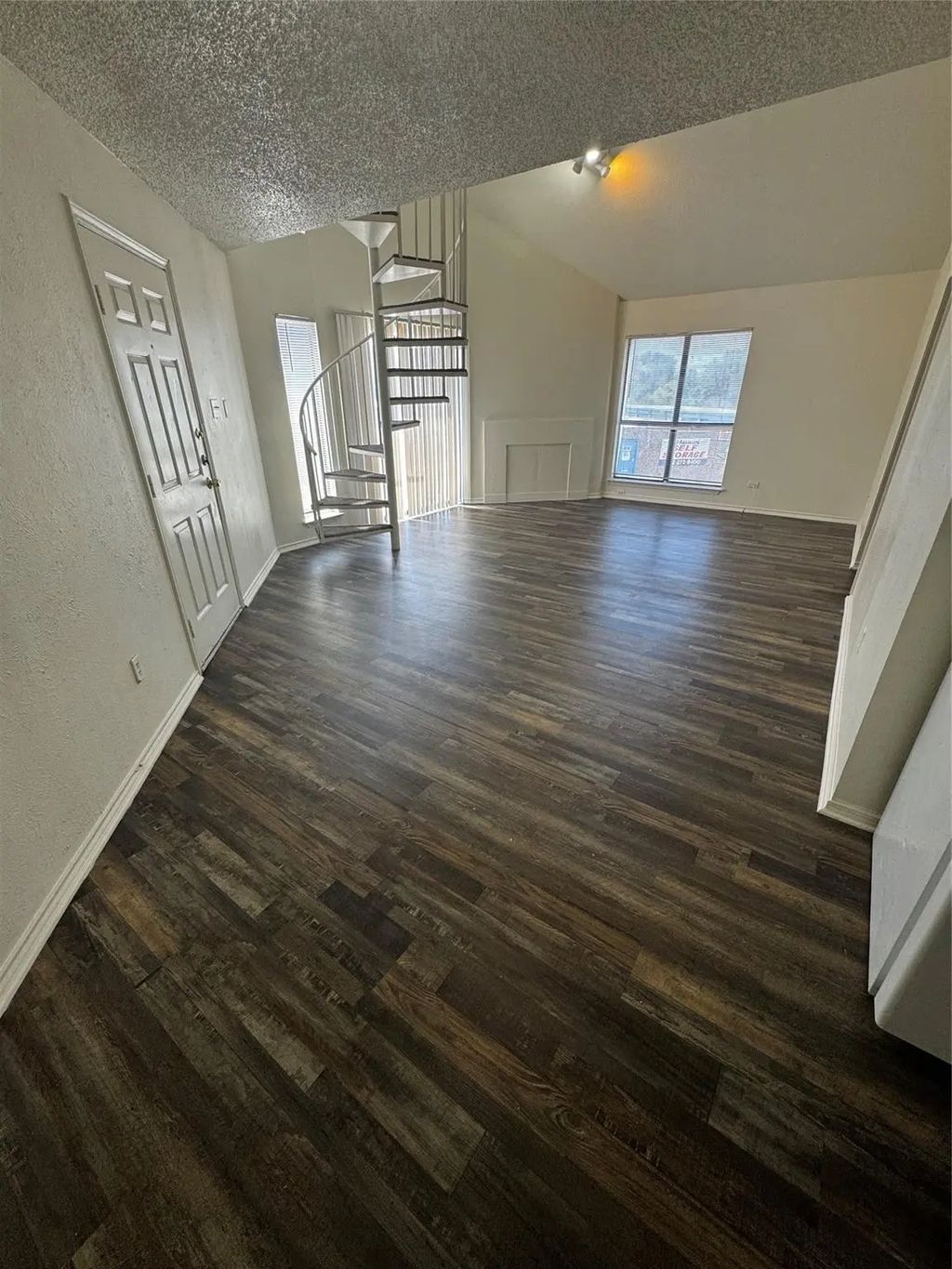 3536 Buckingham 421, Garland