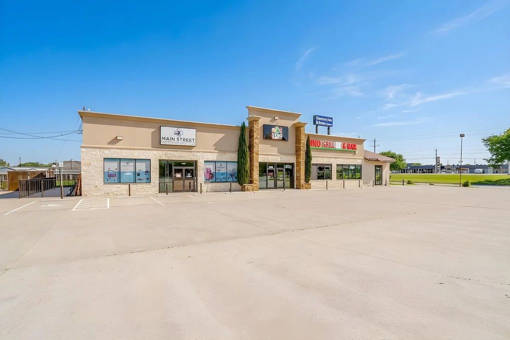 1333 N Plaza Drive, Granbury