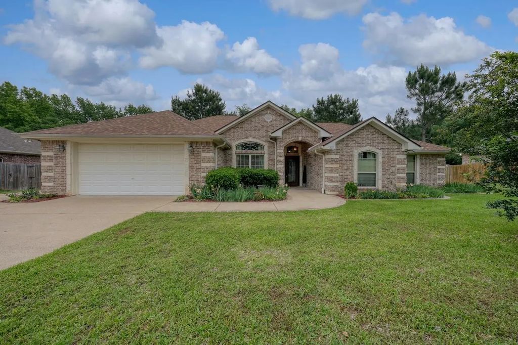 205 Heritage Court, Lindale