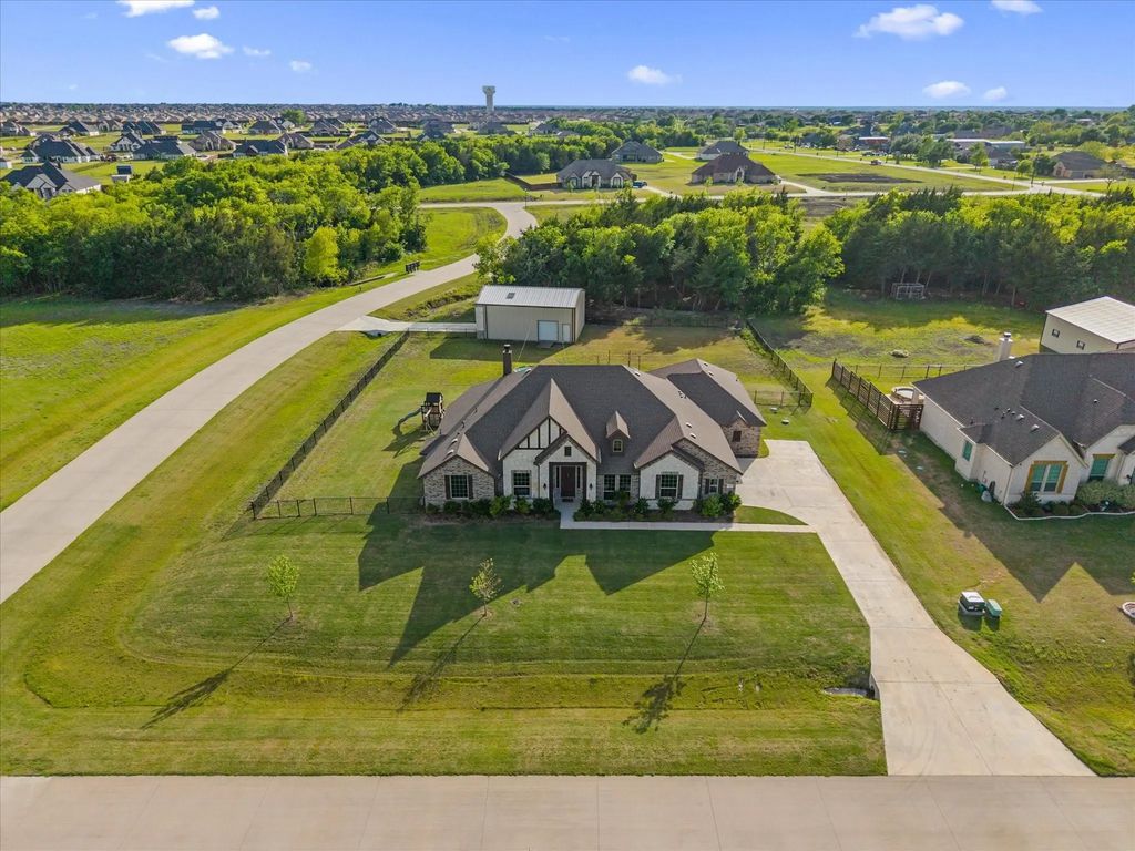 1600 Lynx Loop, Forney