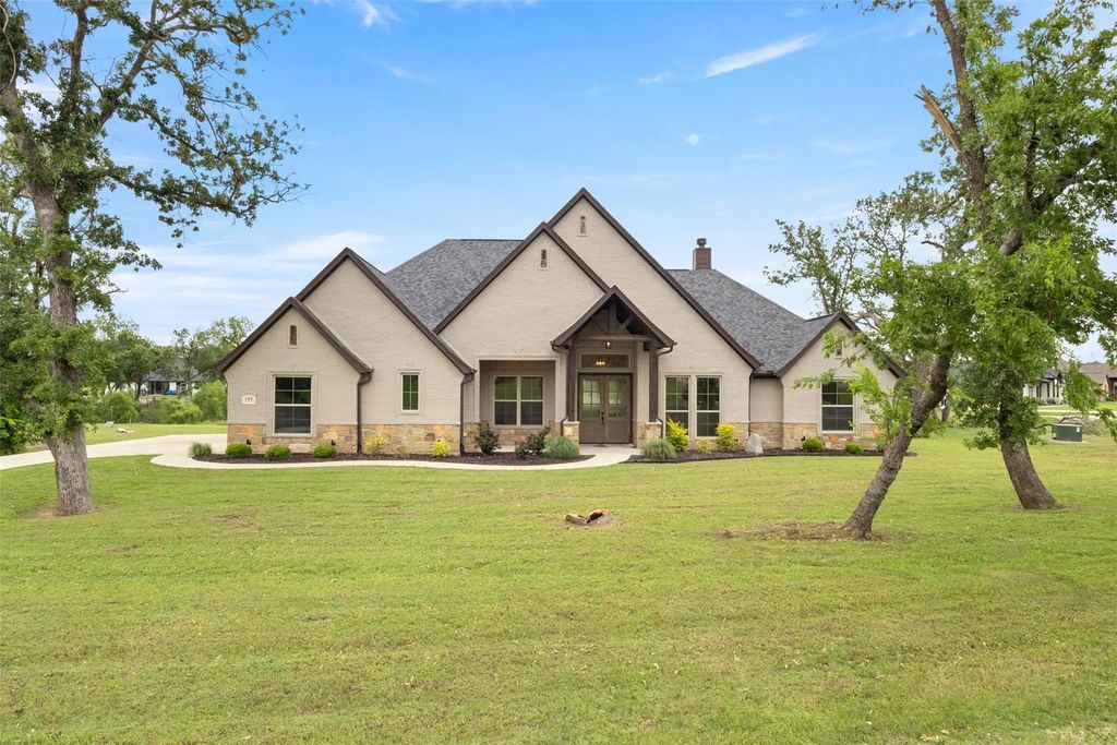 105 Clayton Crossing, Springtown