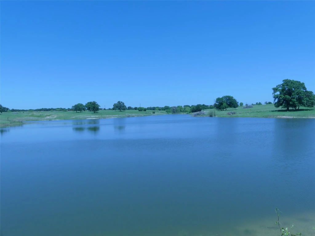 3421 School House Road, Forestburg