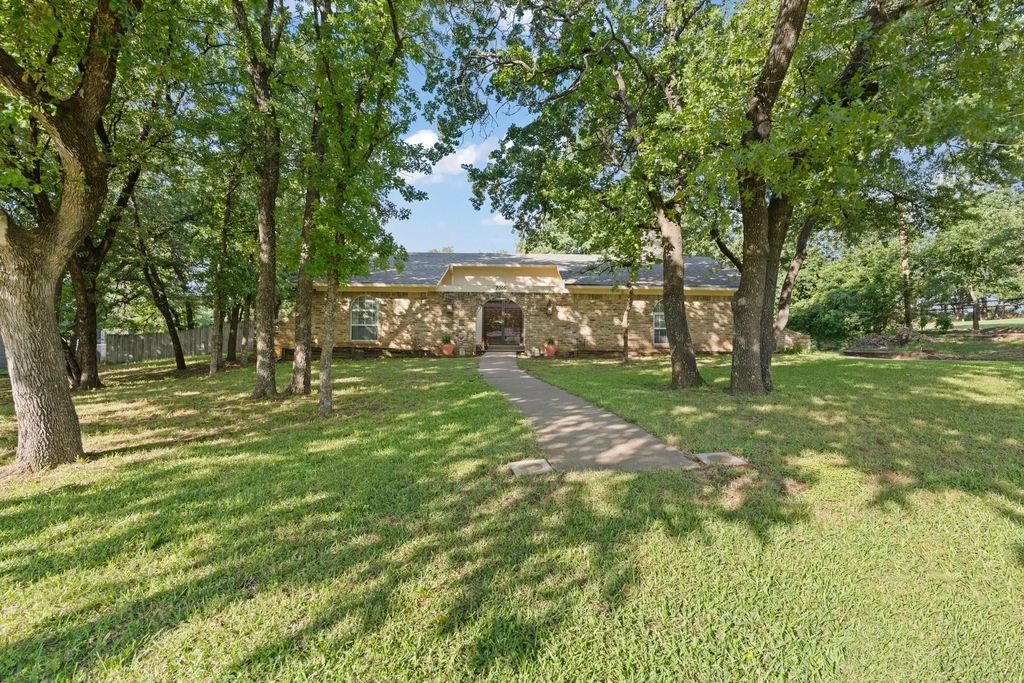 2005 Meadow Drive, Crowley