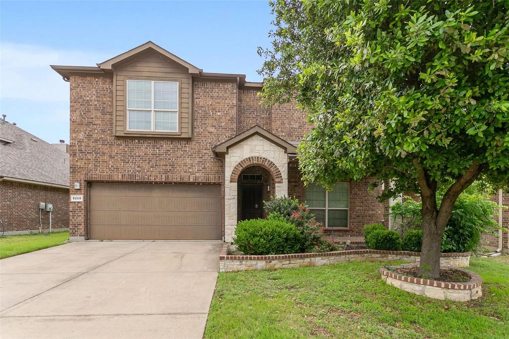 8220 Misty Water Drive, Fort Worth