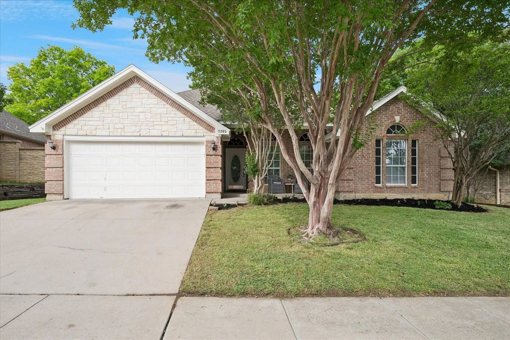 7205 Elm Wood Drive, North Richland Hills