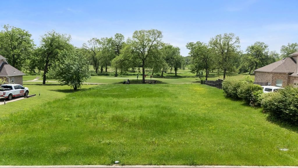 1204 Pioneer Trail, Bonham