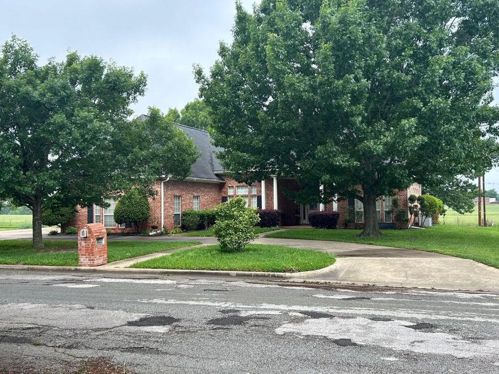 903 Mesquite Lane, Mexia
