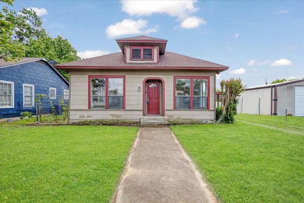 726 W Texas, Denison