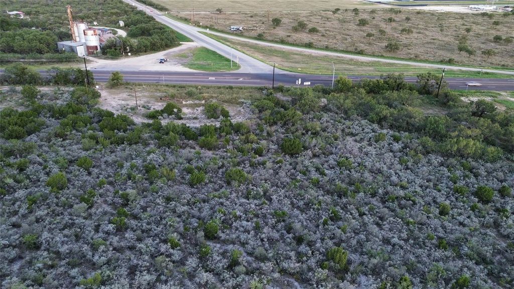 925 N Us Hwy 83, Junction