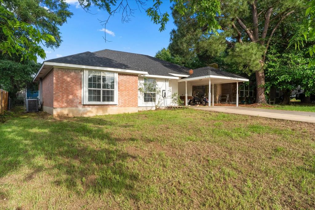 316 Coral Reef Street, Gun Barrel City