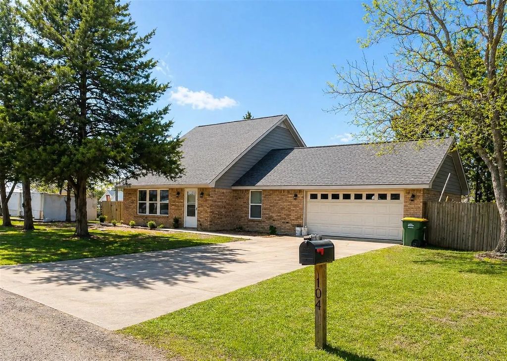 104 Cedar Creek Drive, Groesbeck