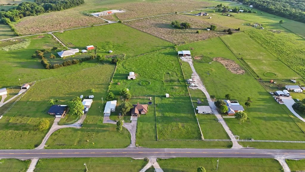 6132 Fm 2415, Alvarado