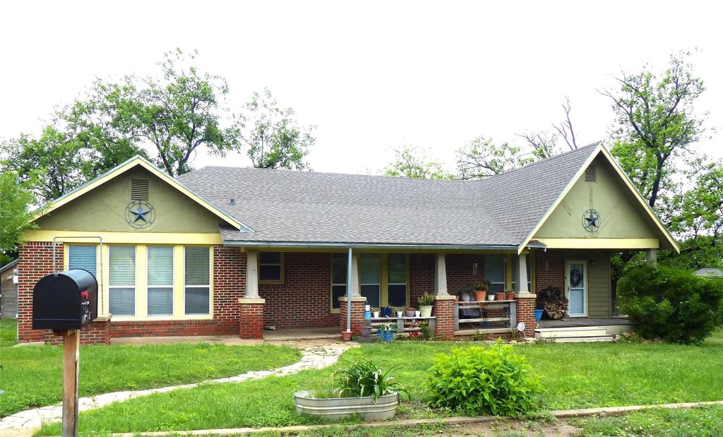606 S Blackburn, Brady