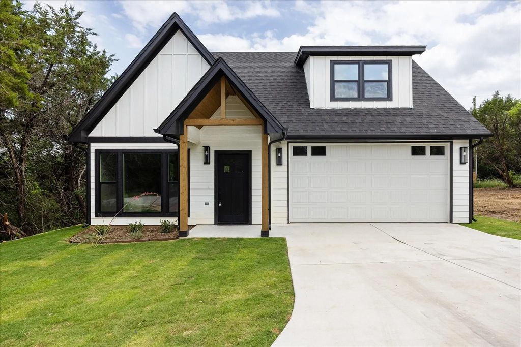 913 Colorado River Drive, Granbury