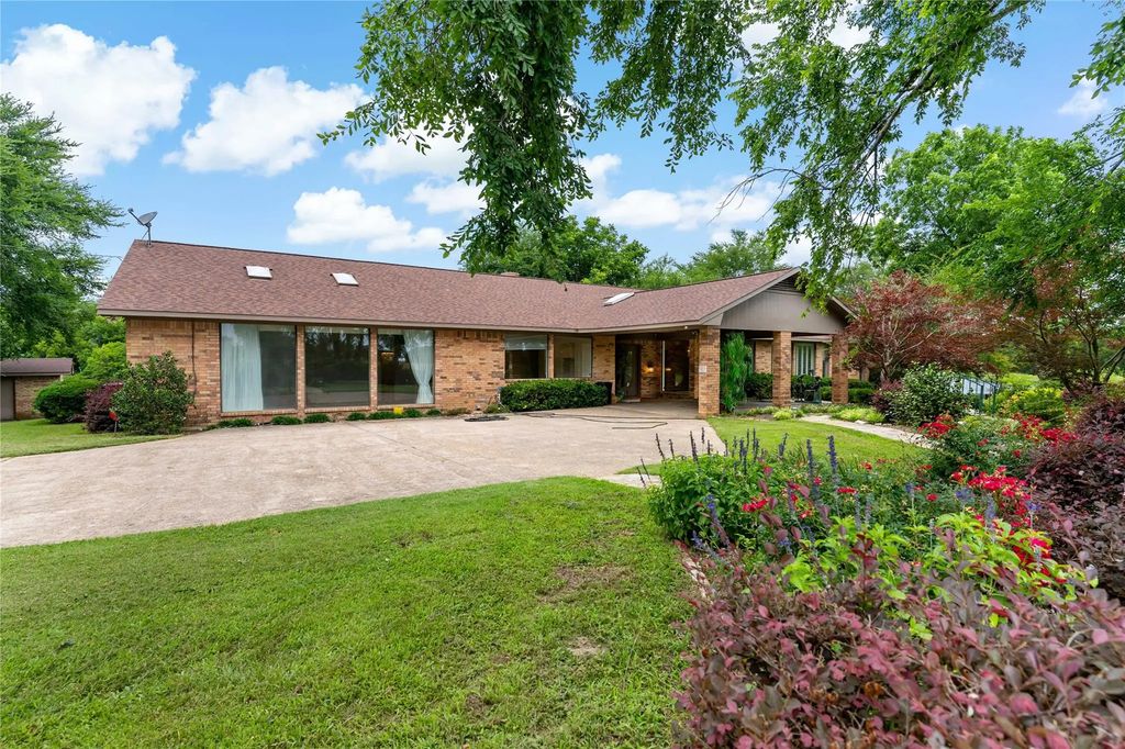 1895 County Road 3601, Edgewood