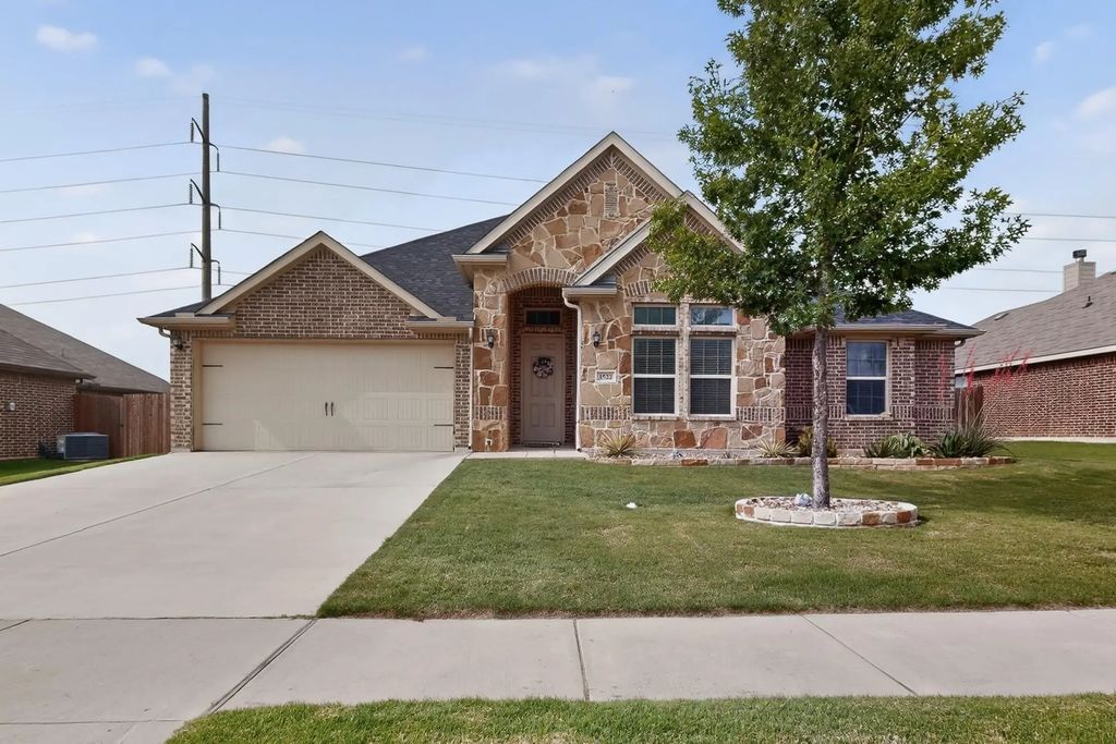 1522 Grassy Meadows Drive, Burleson