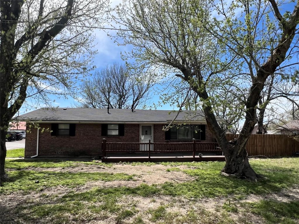 105 W Graham Avenue, Godley