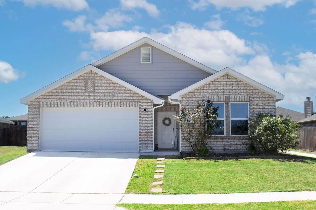 920 Avagail Avenue, Springtown