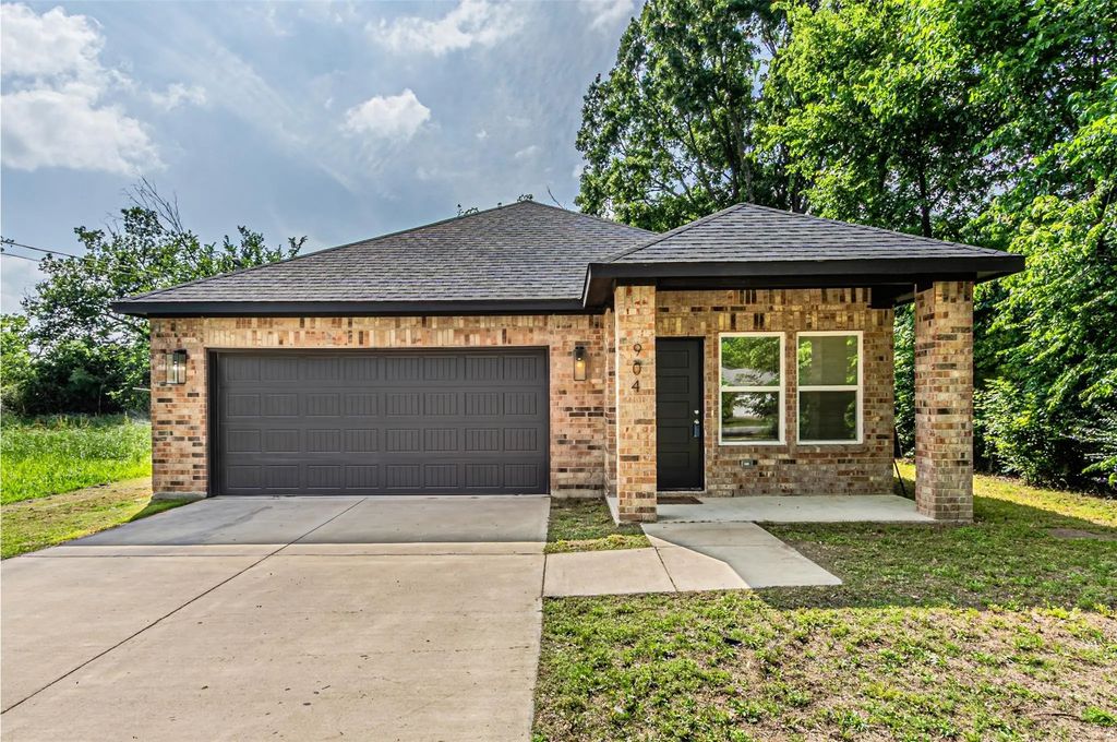904 S Catherine Street, Terrell