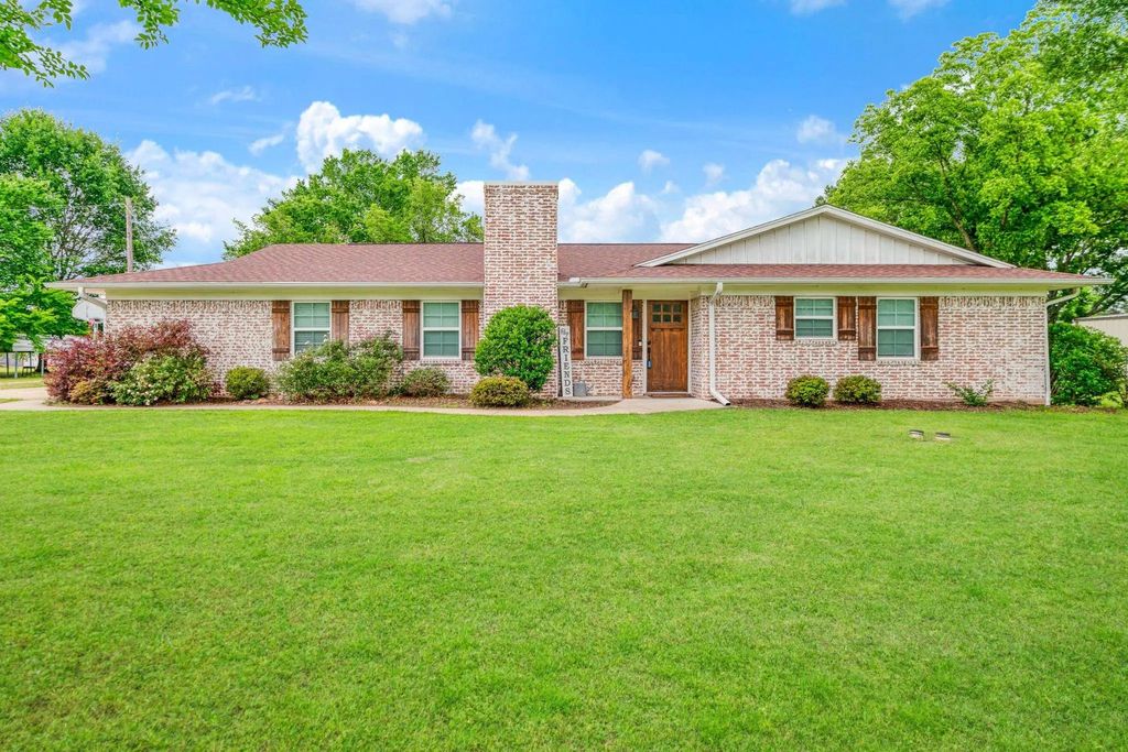 4781 Farm Road 79, Paris