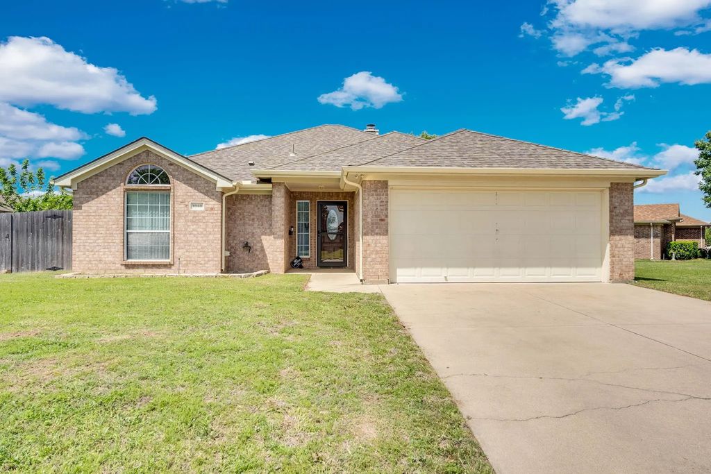 1040 Vinewood Avenue, Burleson