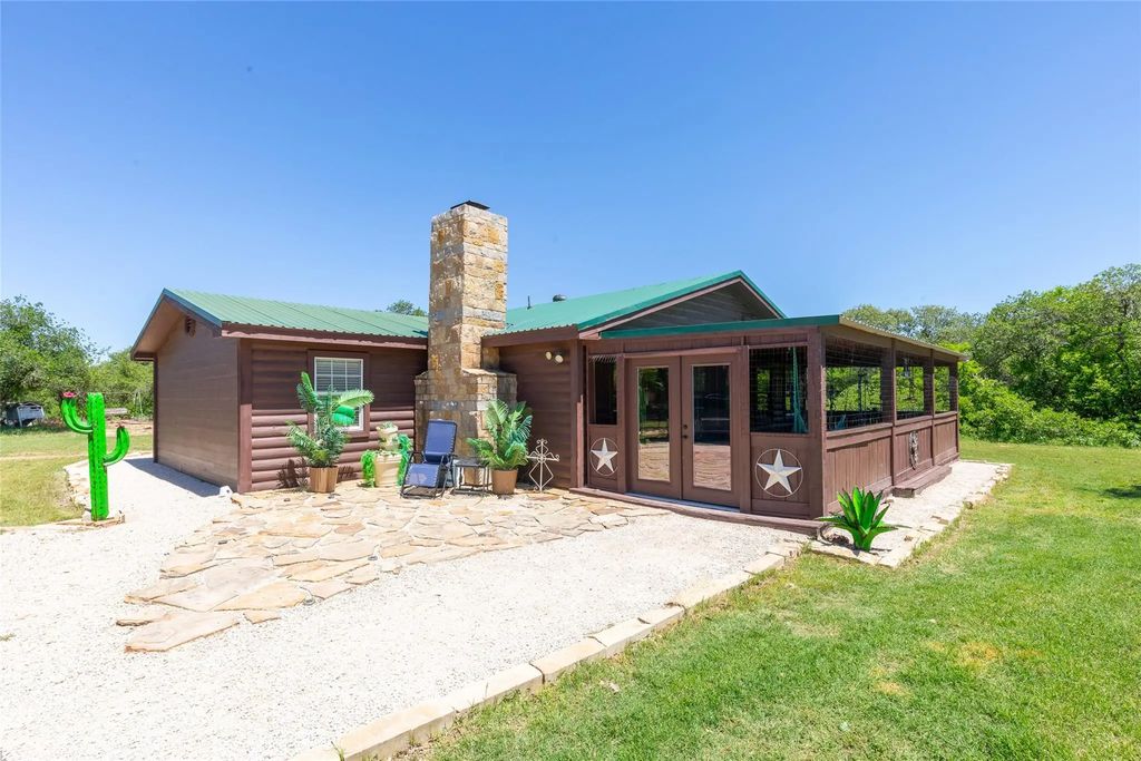 10227 County Road 379, Hawley